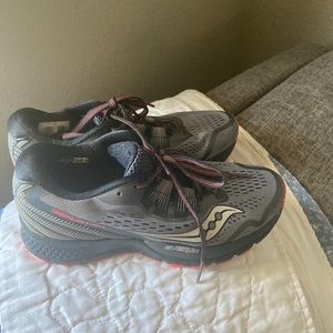 Saucony tennis shoes